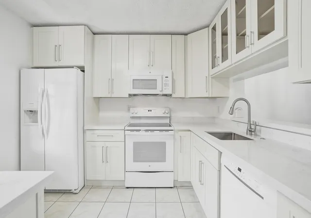Photo 3 of Condo for sale at 3081 Holiday Springs Blvd #102-6, Margate, FL 33063 | MLS# B26079880 | Listing updated on 2026-10-07
