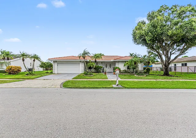 Photo 1 of Single family home for sale at 415 Sailboat Cir, Weston, FL 33326 | MLS# B26079893 | Listing updated on 2026-10-09