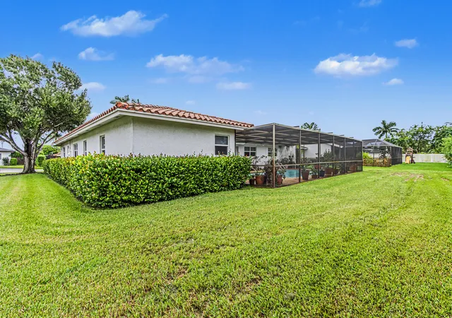 Photo 2 of Single family home for sale at 415 Sailboat Cir, Weston, FL 33326 | MLS# B26079893 | Listing updated on 2026-10-09