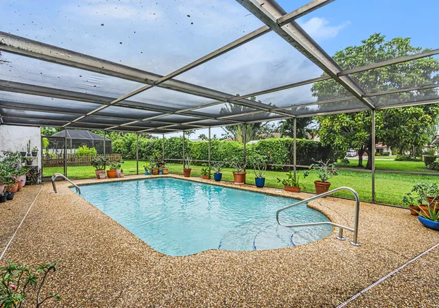 Photo 3 of Single family home for sale at 415 Sailboat Cir, Weston, FL 33326 | MLS# B26079893 | Listing updated on 2026-10-09