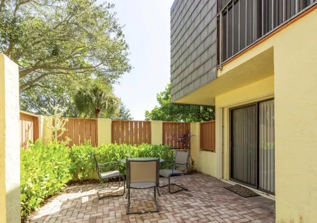 Photo 2 of Townhouse for sale at 3106 Se Brook St, Stuart, FL 34997 | MLS# B26080001 | Listing updated on 2026-09-24