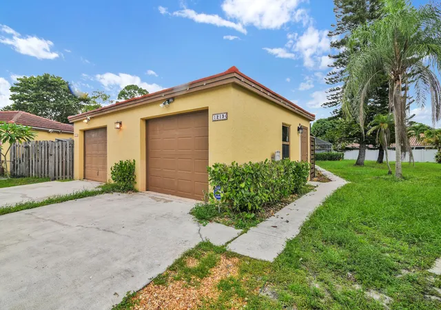 Photo 3 of Multi family home for sale at 1219 Periwinkle Pl, Wellington, FL 33414 | MLS# B26080059 | Listing updated on 2026-09-24