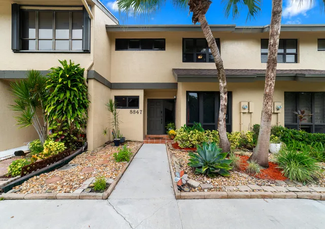 Photo 1 of Single family home for sale at 8847 Cleary Blvd, Plantation, FL 33324 | MLS# B26080100 | Listing updated on 2026-09-29