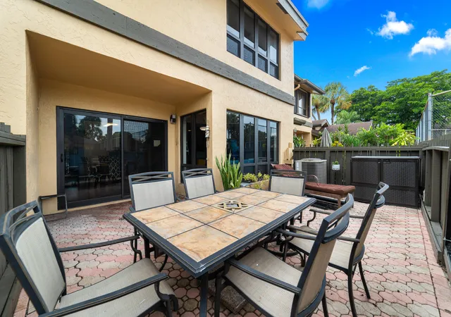 Photo 3 of Single family home for sale at 8847 Cleary Blvd, Plantation, FL 33324 | MLS# B26080100 | Listing updated on 2026-09-29