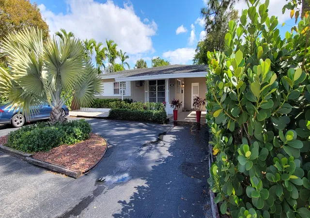 Single family home for sale at 1000 NE 17th Court, Fort Lauderdale, FL 33305 | MLS# B26080118
