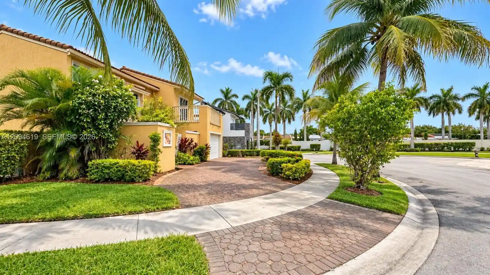 Single family home for sale at 5622 SW 130th Place, Miami, FL 33183 | MLS# A12094619