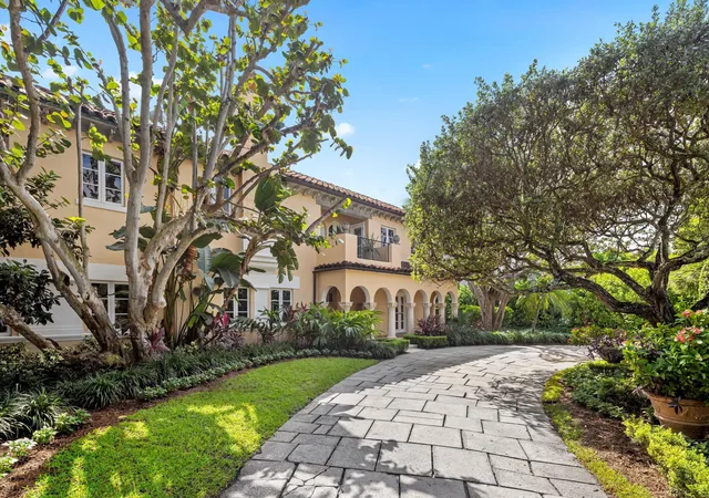 Photo 1 of Mansion for sale at 124 Brazilian Ave, Palm Beach, FL 33480 | MLS# B26080142 | Listing updated on 2026-09-24