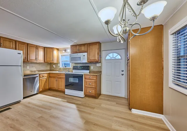 Photo 4 of Manufactured home for sale at 7965 SE Wren Ave, Hobe Sound, FL 33455 | MLS# B26080269 | Listing updated on 2026-09-25