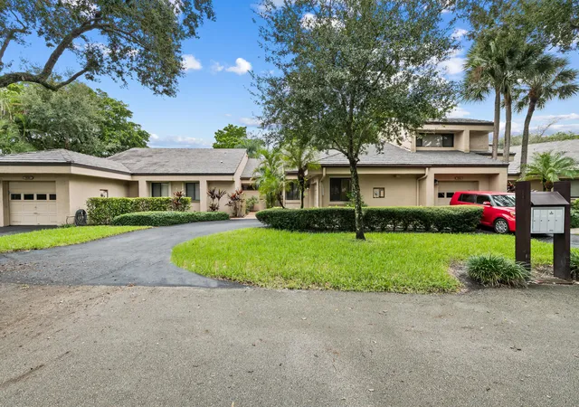 Photo 1 of Sale Pending at 9212 Chelsea Dr N, Plantation, FL 33324 | MLS# B26080309 | Listing updated on 2026-10-06