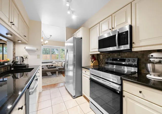 Photo 3 of Sale Pending at 9212 Chelsea Dr N, Plantation, FL 33324 | MLS# B26080309 | Listing updated on 2026-10-06