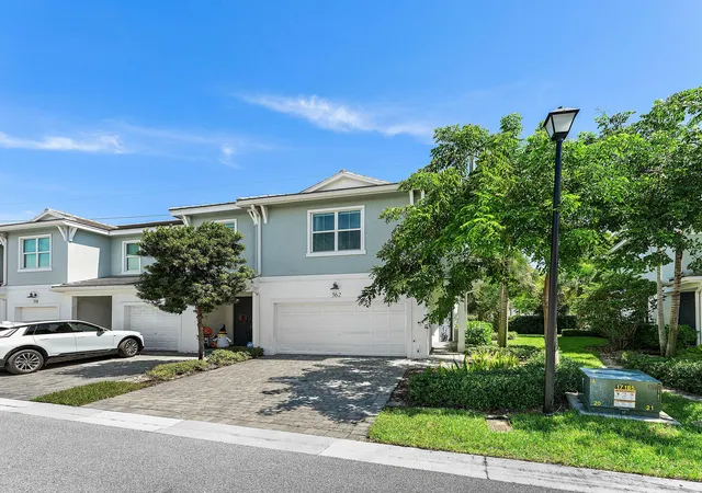 Photo 3 of Townhouse for sale at 562 Parsons Way, Deerfield Beach, FL 33442 | MLS# B26080318 | Listing updated on 2026-10-07