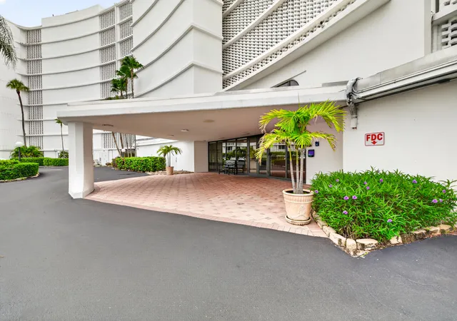 Photo 2 of Condo for sale at 3590 S Ocean Blvd #807, Palm Beach, FL 33480 | MLS# B26080328 | Listing updated on 2026-10-02