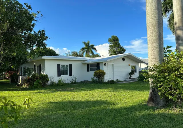 Photo 2 of Single family home for sale at 84 E N Shore Ave, North Fort Myers, FL 33917 | MLS# B26080335 | Listing updated on 2026-10-10