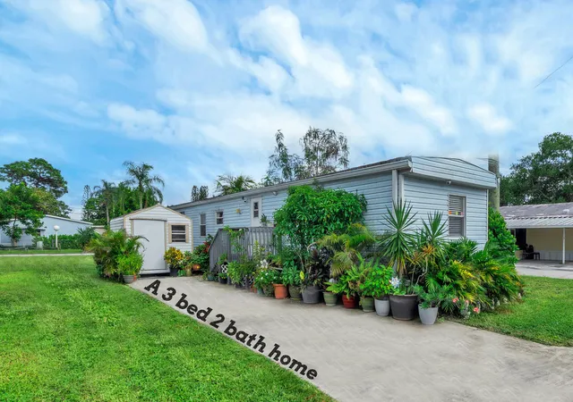 Photo 3 of Manufactured home for sale at 14 W Bridgette Blvd #14, Lake Worth, FL 33463 | MLS# B26080354 | Listing updated on 2026-10-02