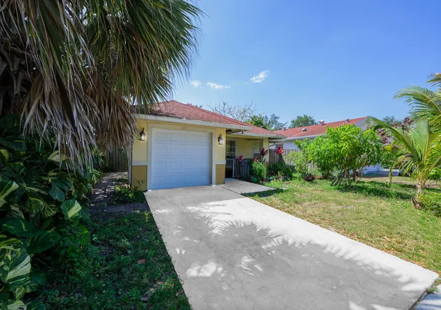 Photo 2 of Single family home for sale at 631 S A St #631, Lake Worth Beach, FL 33460 | MLS# B26080365 | Listing updated on 2026-10-02