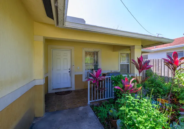 Photo 3 of Single family home for sale at 631 S A St #631, Lake Worth Beach, FL 33460 | MLS# B26080365 | Listing updated on 2026-10-02