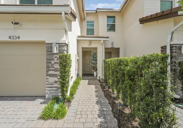 Photo 2 of Townhouse for sale at 4334 Veleiros Ave, Deerfield Beach, FL 33064 | MLS# B26080388 | Listing updated on 2026-10-10