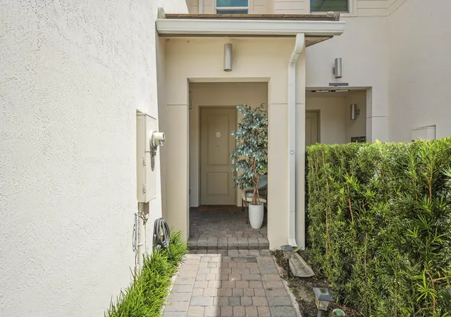 Photo 3 of Townhouse for sale at 4334 Veleiros Ave, Deerfield Beach, FL 33064 | MLS# B26080388 | Listing updated on 2026-10-10