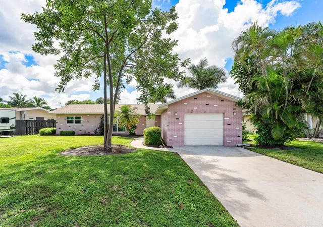 Photo 3 of Single family home for sale at 128 Sandpiper Ave, Royal Palm Beach, FL 33411 | MLS# B26080552 | Listing updated on 2026-10-10
