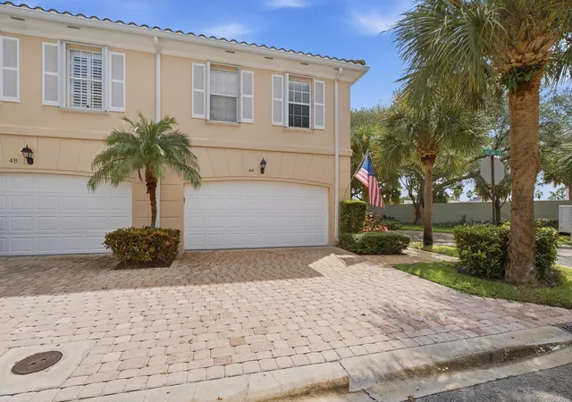 Townhouse for sale at 44 Live Oak Cir, Jupiter, FL 33469 | MLS# B26080627
