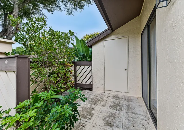 Photo 2 of Single family home for sale at 13 Bay Cedar Ct, Royal Palm Beach, FL 33411 | MLS# B26080733 | Listing updated on 2026-10-10