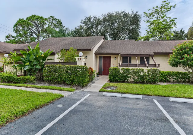 Photo 3 of Single family home for sale at 13 Bay Cedar Ct, Royal Palm Beach, FL 33411 | MLS# B26080733 | Listing updated on 2026-10-10