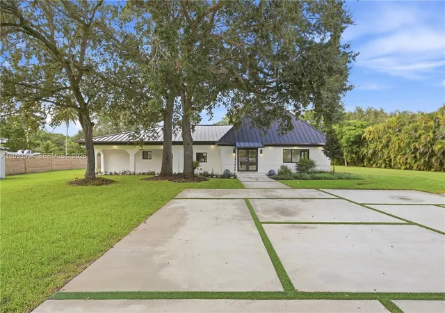 Photo 1 of Mansion for sale at 10861 Sw 93rd Street, Miami, FL 33176 | MLS# A12093994 | Listing updated on 2026-10-31