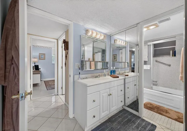Listing Photo 4 - Condo for sale in building located at 3251 Holiday Springs Blvd, Margate, FL 33063 - Unit #205