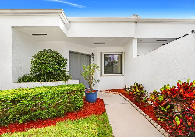 Photo 2 of House for sale at 234 Par Dr, Royal Palm Beach, FL 33411 | MLS# B26080788 | Listing updated on 2026-10-02