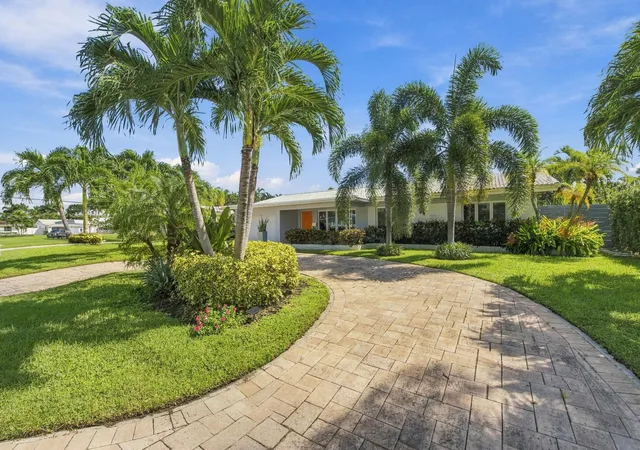 Photo 1 of Single family home for sale at 4230 Ne 19th Avenue, Fort Lauderdale, FL 33308 | MLS# B26080859 | Listing updated on 2026-10-10