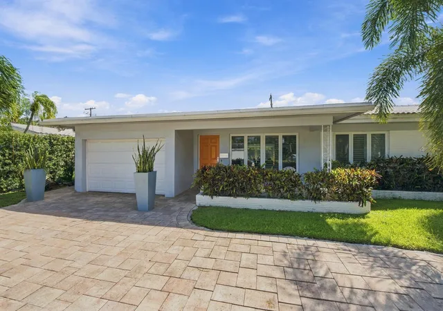 Photo 2 of Single family home for sale at 4230 Ne 19th Avenue, Fort Lauderdale, FL 33308 | MLS# B26080859 | Listing updated on 2026-10-10