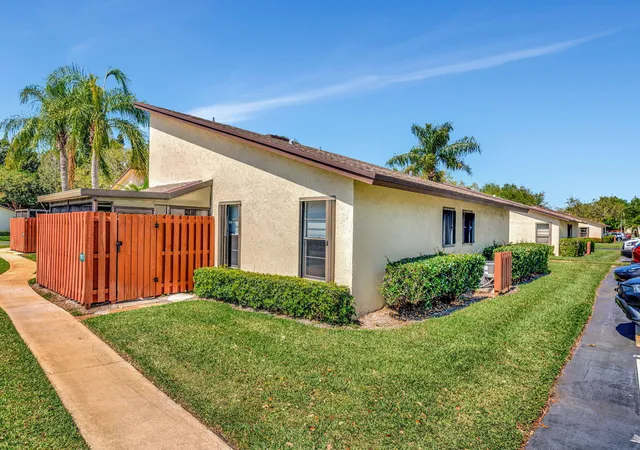 Photo 3 of Condo for sale at 7917 Se Villa Cir, Hobe Sound, FL 33455 | MLS# B26080896 | Listing updated on 2026-10-02