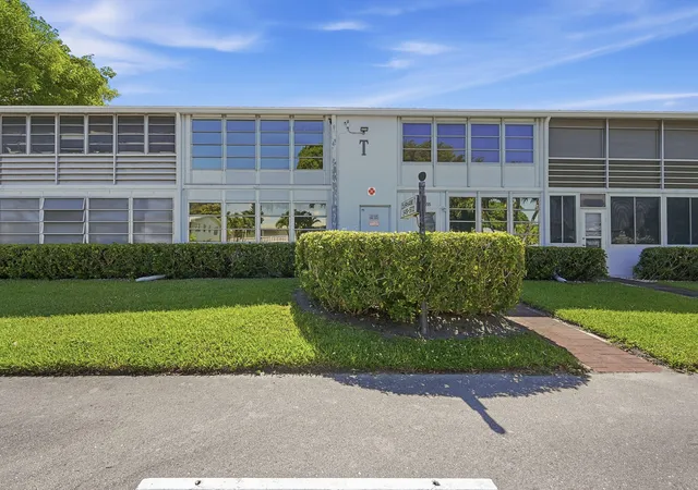 Photo 2 of Condo for sale at 551 Durham Cir #T, Deerfield Beach, FL 33442 | MLS# B26080930 | Listing updated on 2026-10-03