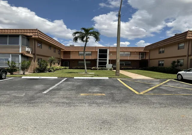 Photo 1 of Sale Pending at 300 Brittany G, Delray Beach, FL 33446 | MLS# B26080928 | Listing updated on 2026-10-10