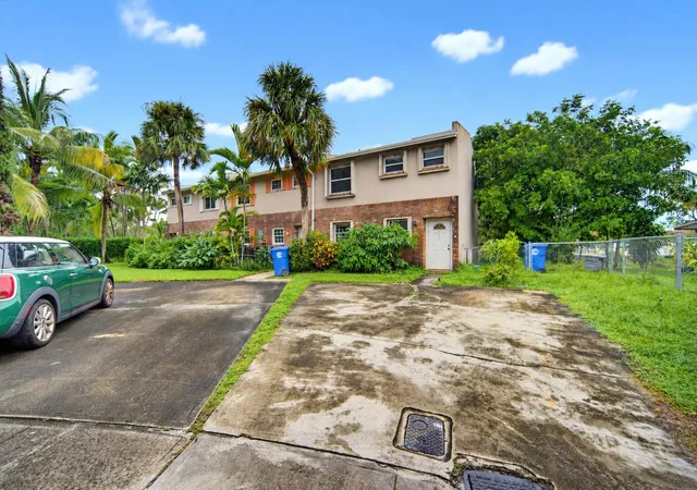 Townhouse for sale at 247 Sunshine Dr, Coconut Creek, FL 33066 | MLS# B26081024