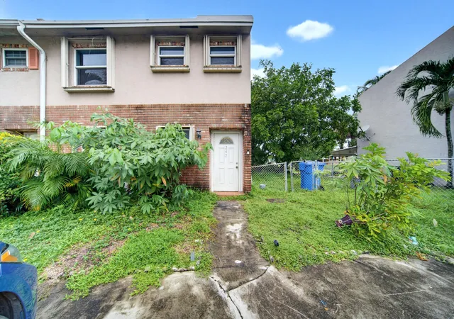 Photo 2 of Townhouse for sale at 247 Sunshine Dr, Coconut Creek, FL 33066 | MLS# B26081024 | Listing updated on 2026-10-08