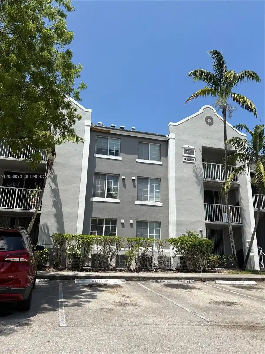 711 Sw 111Th Wy, 711 Sw 111Th Wy, Pembroke Pines, FL 33025