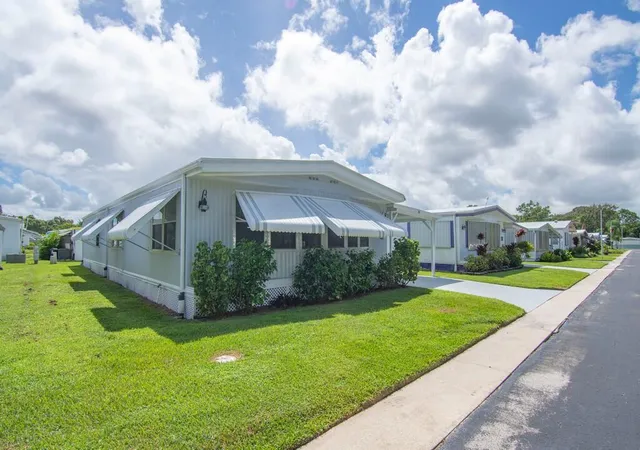 Photo 4 of Manufactured home for sale at 4800 SE Federal Hwy #65, Stuart, FL 34997 | MLS# B26081200 | Listing updated on 2026-09-27