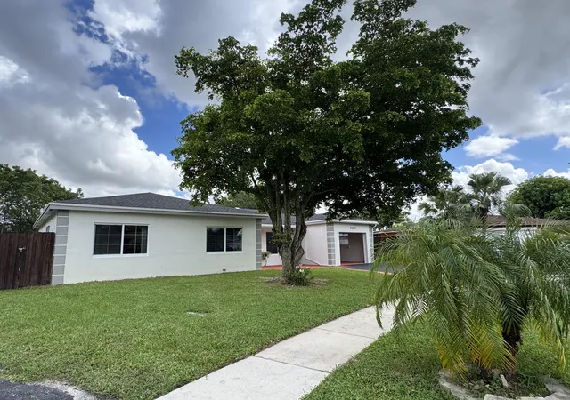 Photo 3 of Single family home for sale at 8306 Nw 74th Terrace, Tamarac, FL 33321 | MLS# B26081298 | Listing updated on 2026-10-10