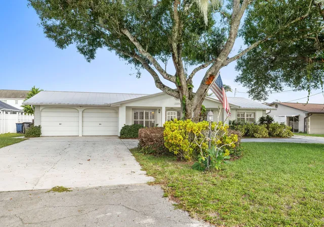 Photo 1 of Single family home for sale at 3324 Sunrise Blvd, Fort Pierce, FL 34982 | MLS# B26081310 | Listing updated on 2026-10-10