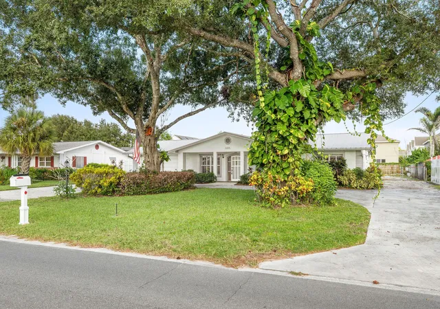Photo 2 of Single family home for sale at 3324 Sunrise Blvd, Fort Pierce, FL 34982 | MLS# B26081310 | Listing updated on 2026-10-10