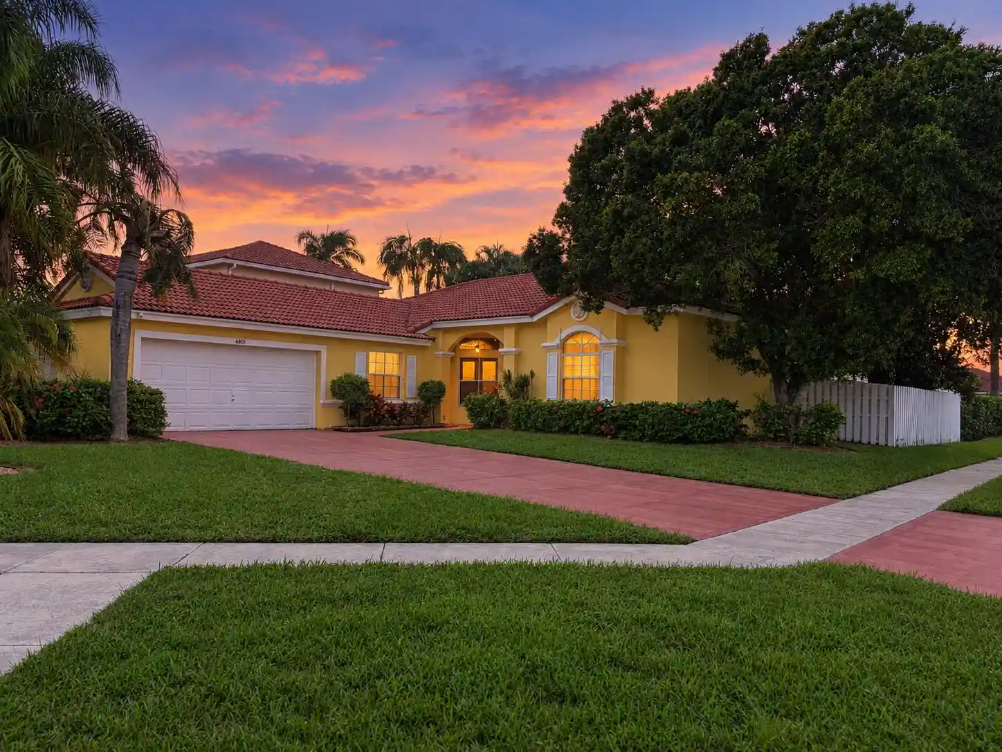 Single family home for sale at 6801 Las Colinas Ln, Lake Worth, FL 33463 | MLS# B26081397