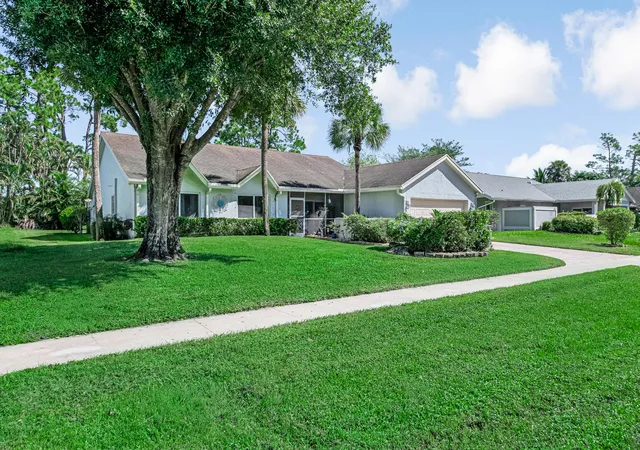 Photo 3 of Sale Pending at 102 Sevilla Ave, Royal Palm Beach, FL 33411 | MLS# B26081447 | Listing updated on 2026-10-02