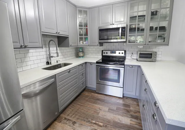 Townhouse for sale at 9901 NW 6th Place #9901, Plantation, FL 33324 | MLS# B26081482