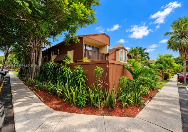 Townhouse for sale at 7103 SW 115th Place #B26, Miami, FL 33173 | MLS# A12096869