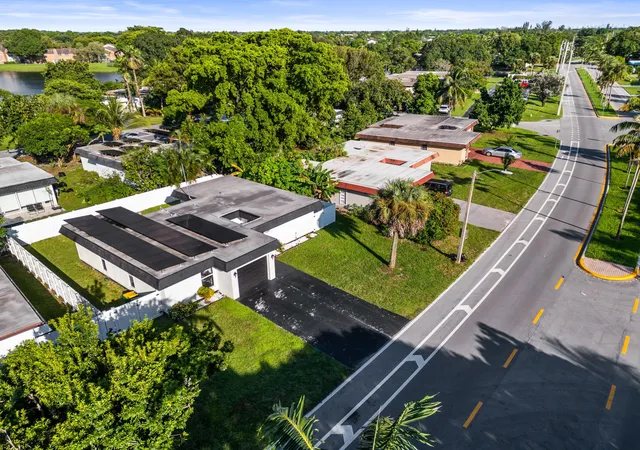 Photo 3 of Single family home for sale at 6408 Brookwood Blvd, Tamarac, FL 33321 | MLS# B26081544 | Listing updated on 2026-10-04