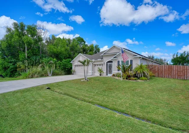 Photo 3 of Single family home for sale at 5332 Nw S Crisona Cir, Port Saint Lucie, FL 34986 | MLS# B26081546 | Listing updated on 2026-09-30