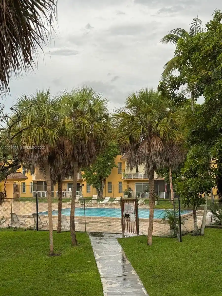 Listing Photo 1 - Condo for sale in 13700 Sw 62Nd St located at 13700 Sw 62Nd St, Miami, FL 33183 - Unit #250