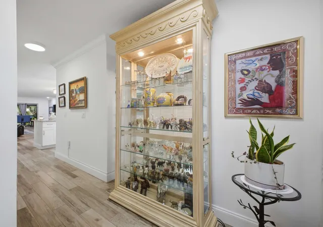 Listing Photo 5 - Condo for sale in building located at 21621 Arriba Real, Boca Raton, FL 33433 - Unit #1-I