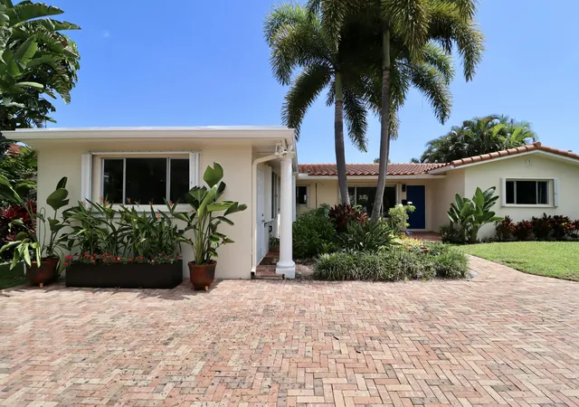 Photo 3 of Single family home for sale at 2208 Ne 19th Avenue, Wilton Manors, FL 33305 | MLS# B26081666 | Listing updated on 2026-10-10